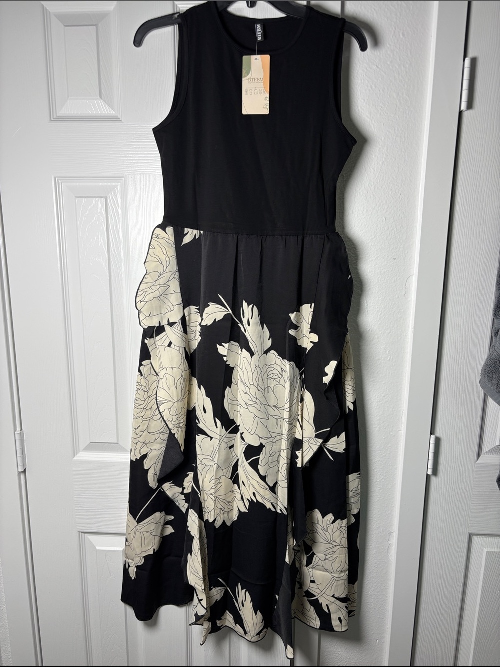 Sleeveless Black Maxi Dress with Cream Floral Skirt